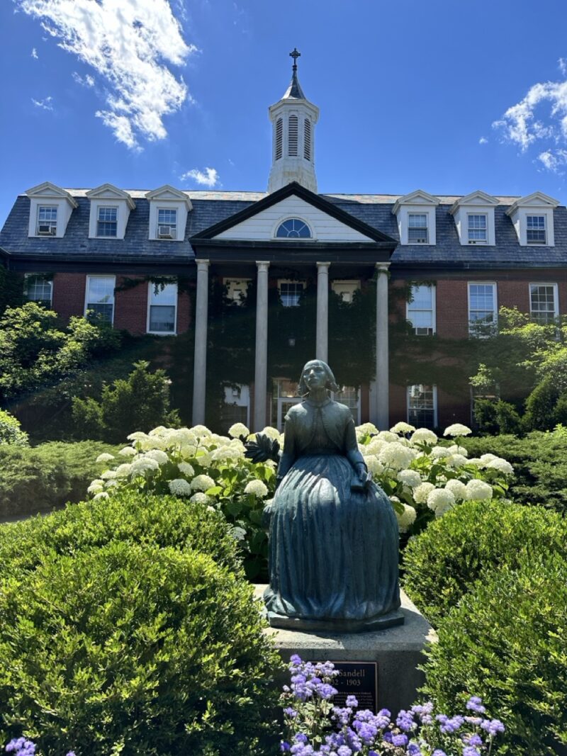 Lena Sandall statue in front of Nyvall Hall