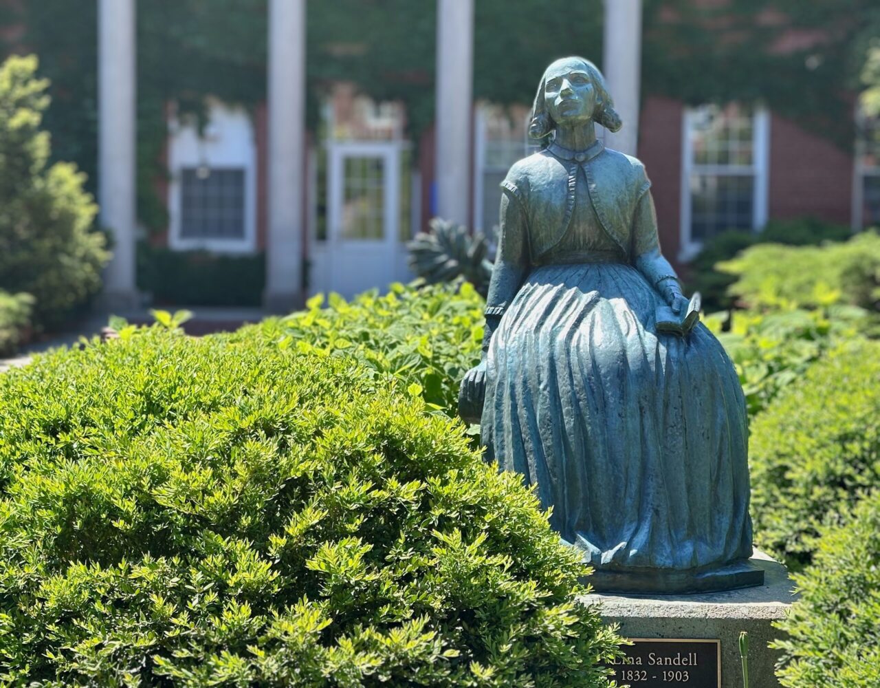 Statue of Lina Sandell sits in front of Nyvall Hall