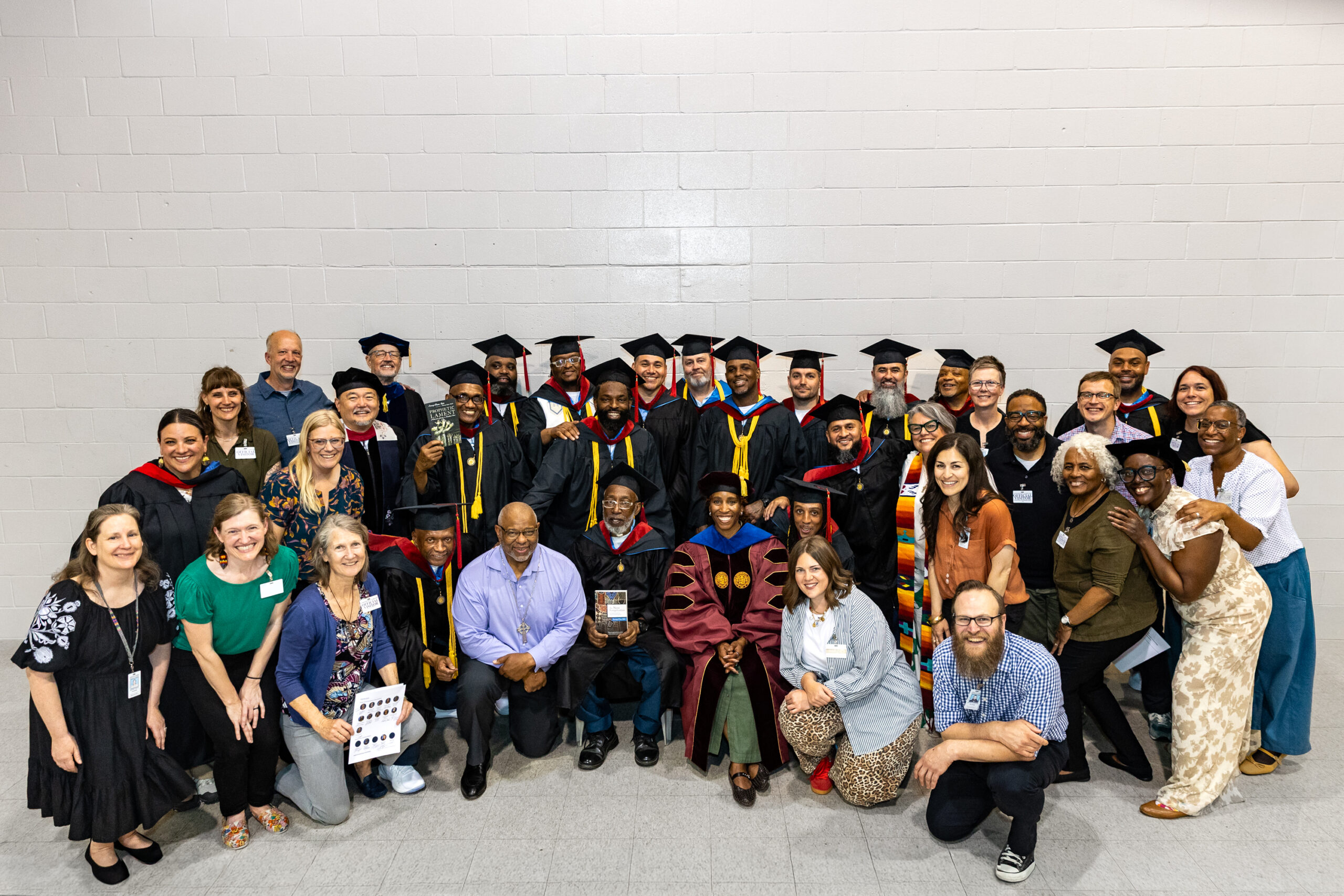 Group picture of graduates and SRA faculty/staff/volunteers